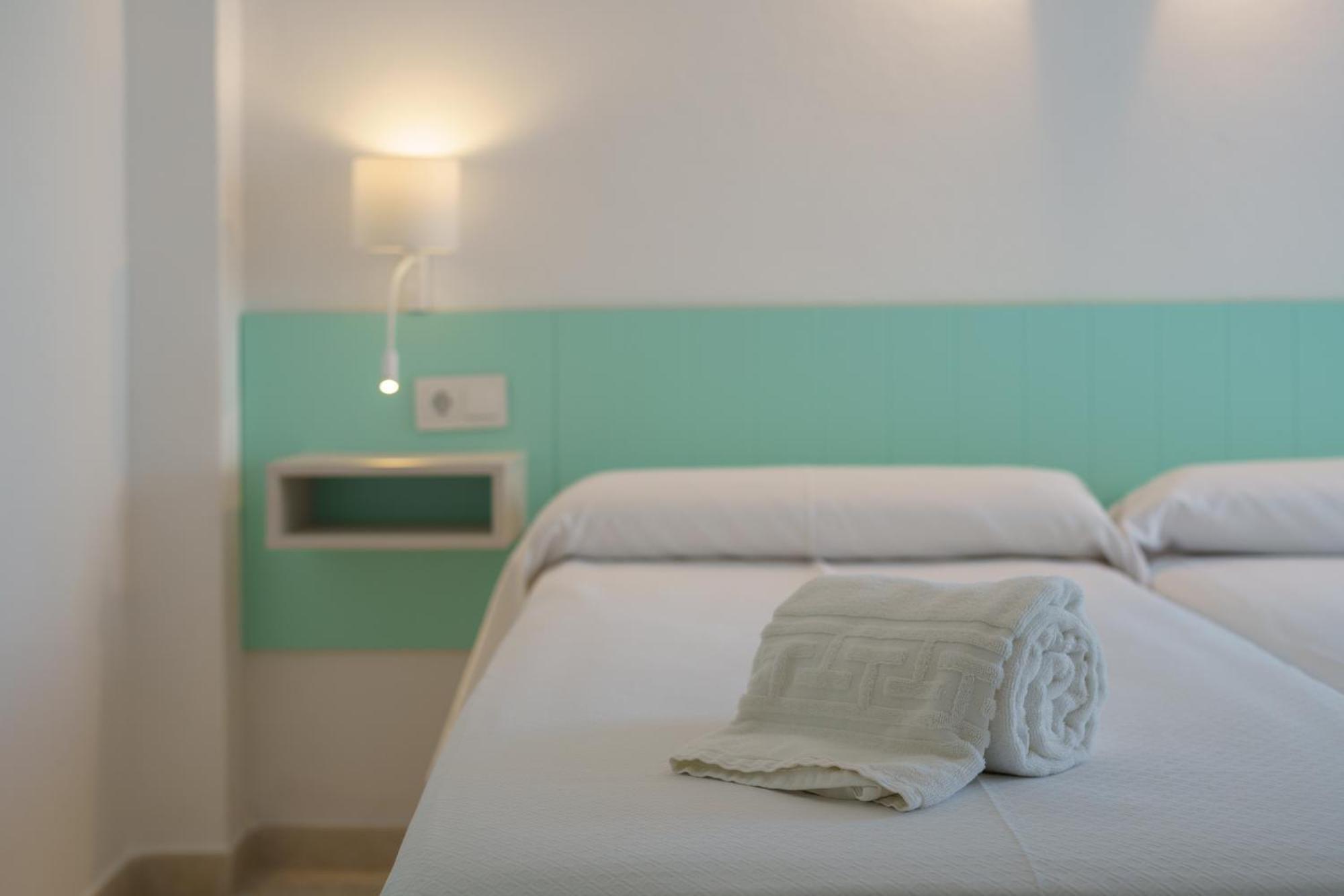 Apartaments Andreas كولونيا سانت خورذي المظهر الخارجي الصورة